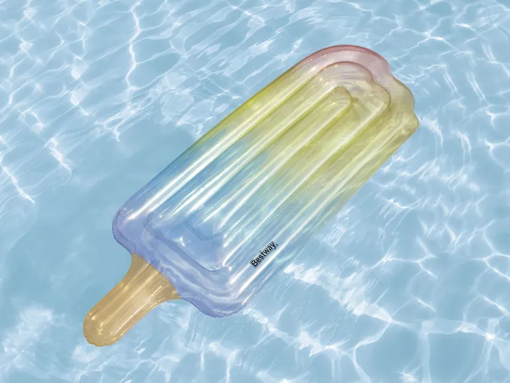 kolorowy-dmuchany-materac-do-wody-wiek-dziecka-4-lata-marka-jokomisiada