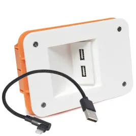 ladowarka-usb-podtynkowa-z-przewodem-lightning-do-tabletow-nasciennych