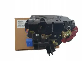 touran-01-07-07-10-zamek-centralny-lewy