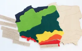 krainy-geograficzne-mata-z-podpisami-pomoc-montessori