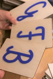 alfabet-sensoryczny-duze-litery-montessori-polskie