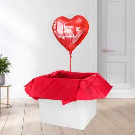 balon-z-helem-w-pudelku-i-liscik-dla-mamy