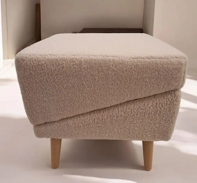 pufa-rampa-podnozek-dla-psa-szerokosc-mebla-42-cm