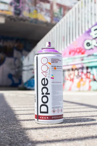 farba-w-sprayu-400ml-classic-d-082-grass-dope-cans-pojemnosc-400-ml