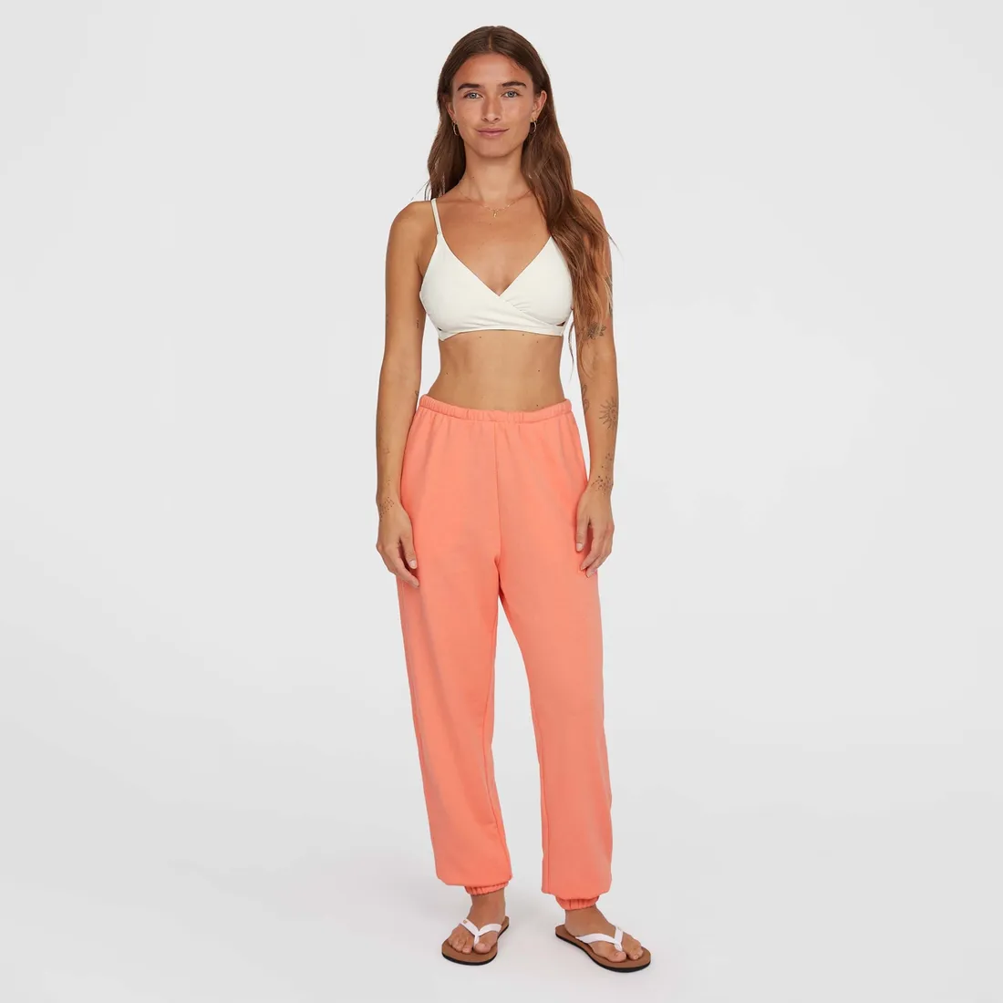 damskie-spodnie-essentials-o-neill-script-sweatpan-stan-nowy