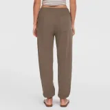 damskie-spodnie-essentials-o-neill-script-sweatpan-fason-rurki