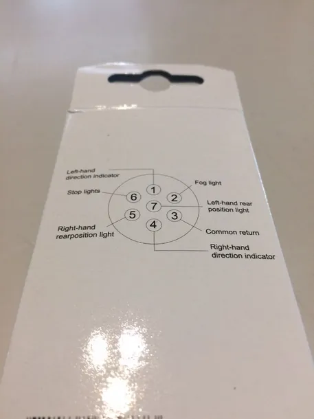 wtyczka-do-gniazda-haka-7-pin-waga-z-opakowaniem-2-kg