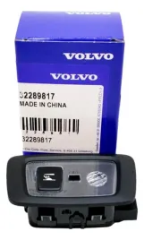 volvo-xc40-prawa-lampka-podsufitki-czarna-oe