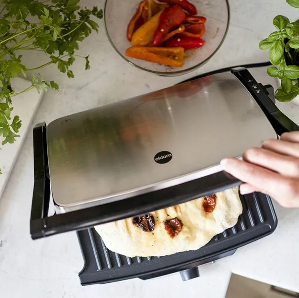 grill-kontaktowy-gk150-flaat-eldom-panini-2000w-model-gk150