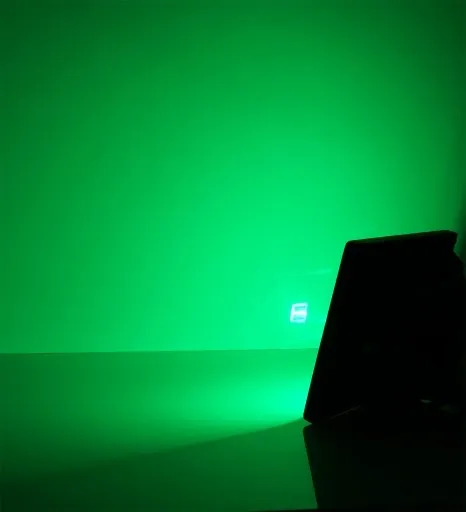 reflektor-halogen-led-30w-rgb-16-kolorow-pilot