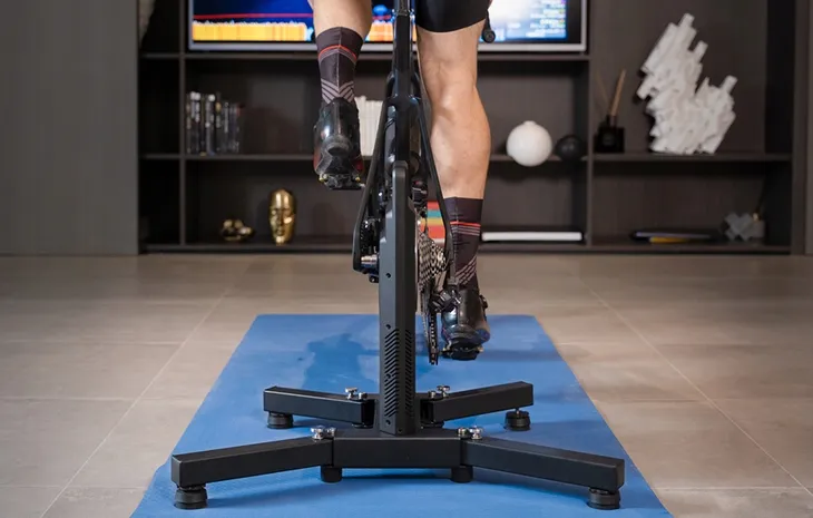 inteligentny-trenazer-rowerowy-cycplus-t2-dlugosc-51-cm