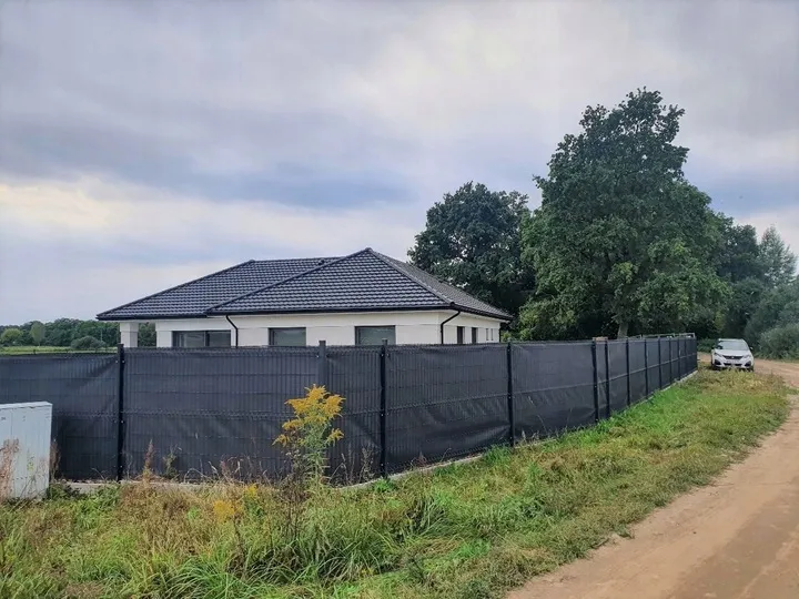 siatka-cieniujaca-95percent-oslona-15x25m-antracyt-maskujaca-na-ogrodzenie-plot-kolor-szary