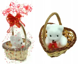 maskotka-mis-w-koszyczku-wiklinowym-z-serduszkiem-walentynki-7cm