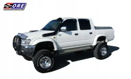 snorkel-toyota-hilux-166-167-169-lewy-z-napisem-hilux-ore4x4-wyprawa-safari
