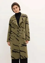 b-p-c-plaszcz-khaki-w-czarne-wzory-r-40