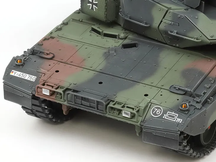 czolg-leopard-2a7v-model-35387-tamiya-okres-po-ii-wojnie-swiatowej-stan-nowy
