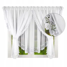 firanka-woal-do-salonu-klasyczna-firana-biala-gipiura-15-cm-kwiatki-150x400