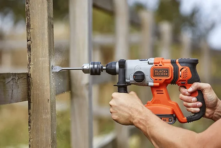 black-decker-mlotowiertarka-18v-bcd900b-12j-funkcyjnosc-3-funkcyjny-wiercenie-z-i-bez-udaru-podkuwanie
