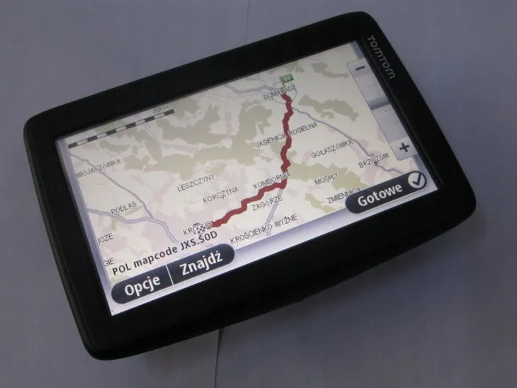 nawigacja-tomtom-4en52-zasilanie-usb