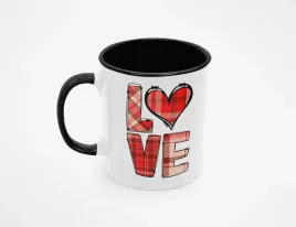 walentynkowy-kubek-z-napisem-love-w-krate-dla-zakochanych