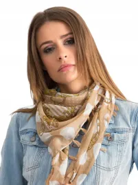 chusta-damska-wzorzysta-apaszka-z-fredzlami