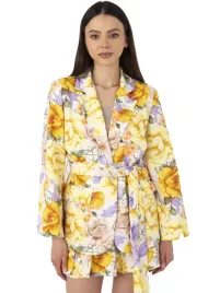 elegancki-komplet-damski-z-marynarka-o-kroju-kimono-szorty