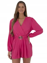 krotki-kombinezon-damski-z-kopertowym-dekoltem-na-lato