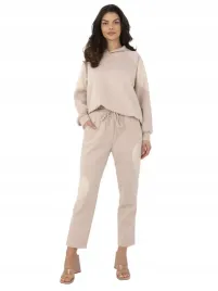 spodnie-proste-wysokie-bluza-z-kapturem-komplet-casualowy