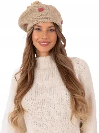 czapka-zimowa-damska-z-pomponem-w-kropki