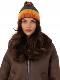 czapka-zimowa-z-pomponem-damska-z-paskami