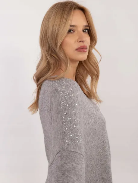 sweter-elegancki-damski-oversize-z-aplikacjami-rodzaj-wkladane-przez-glowe
