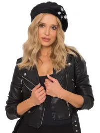 czapka-damska-zimowa-beret-z-aplikacja