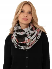chusta-duza-damska-w-krate-apaszka-z-fredzlami