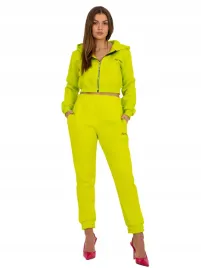 damski-komplet-krotka-bluza-spodnie-dresowe-