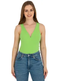 prazkowane-body-damskie-z-dekoltem-w-serek