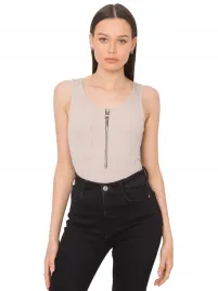 wygodny-top-damski-z-kieszonkami-koszulka