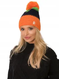 zimowa-czapka-damska-beanie-z-pomponem-paski