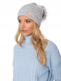 stylowa-czapka-zimowa-damska-beanie-z-pomponem