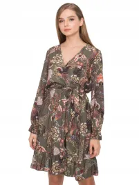 sukienka-kobieca-we-wzory-dekolt-v-boho