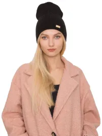 czapka-damska-typu-beanie-z-dzianiny
