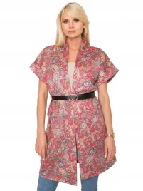 wzorzysty-damski-plaszcz-krotki-rekaw-z-paskiem