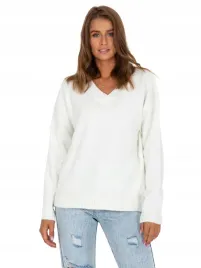 sweter-damski-luzny-z-dekoltem-w-serek-cieply