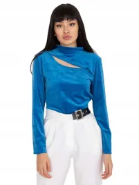 welurowa-damska-bluzka-z-wycieciem-stojka