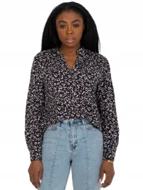 luzna-bluzka-damska-w-serduszka-dekolt-w-serek