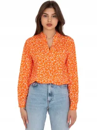 luzna-bluzka-damska-w-serduszka-dekolt-w-serek