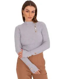 klasyczny-sweter-damski-z-ozdobnymi-guzikami-polgolf