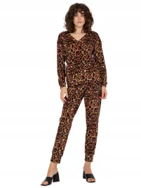 komplet-welurowy-w-panterke-damski-bluza-spodnie