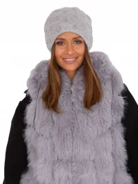 stylowa-modna-czapka-zimowa-damska-z-aplikacja-beanie