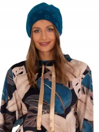 stylowa-modna-czapka-zimowa-damska-z-aplikacja-beanie