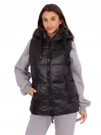 kamizelka-damska-pikowana-z-kapturem-ocieplona